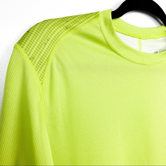 New Balance Bright Green Athletic Short Sleeve Shirt - Picture 7 of 10